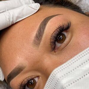 lifting sourcils